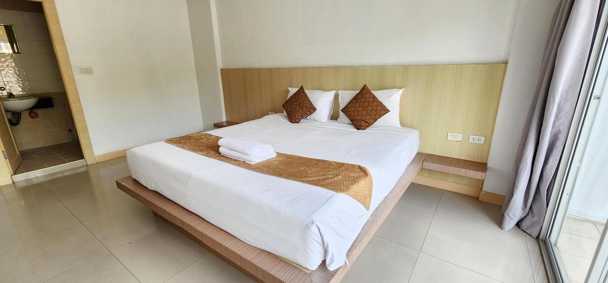 Отель Eden Park Patong Экстерьер фото