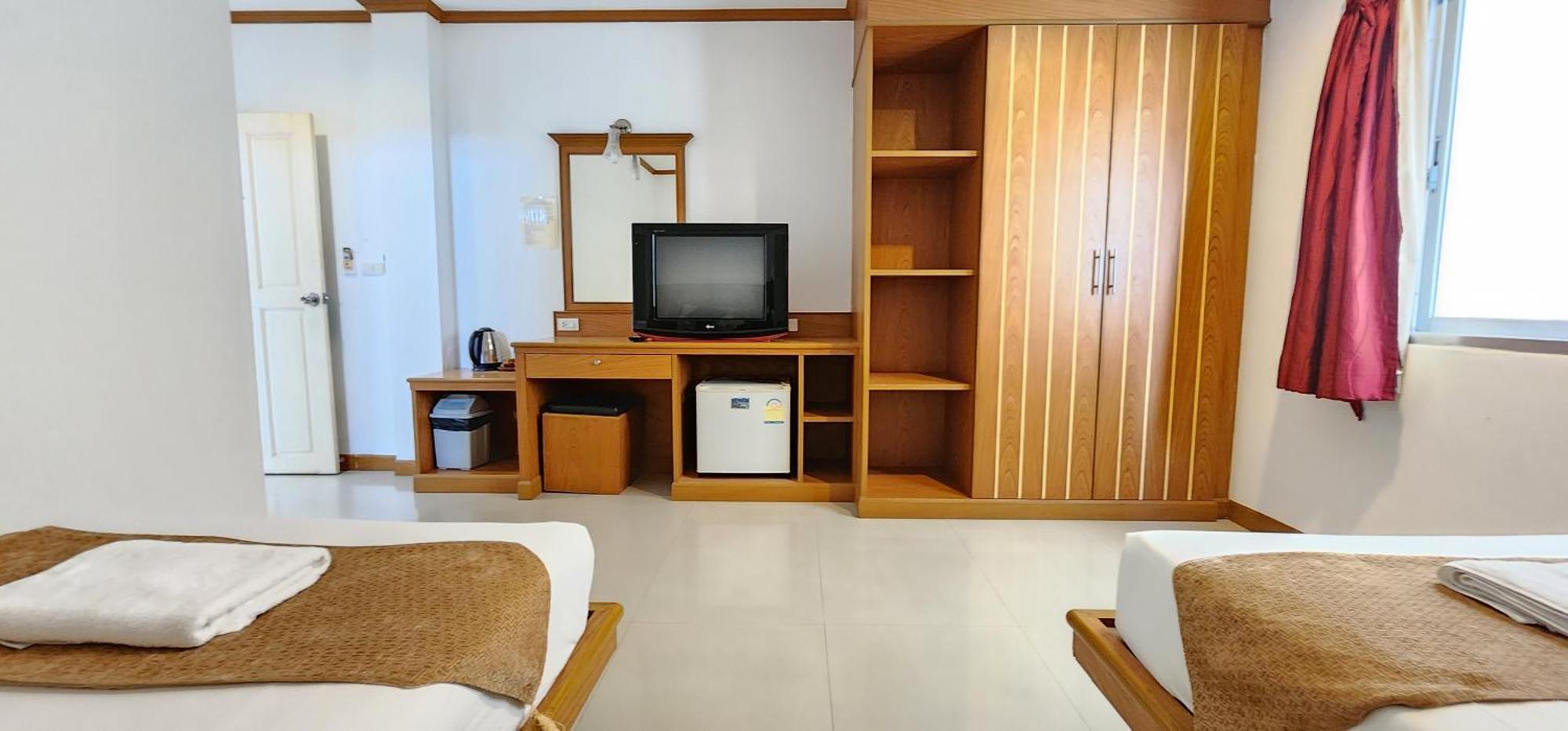 Отель Eden Park Patong Экстерьер фото